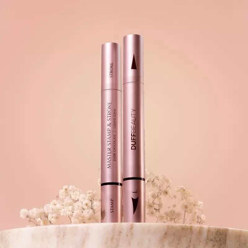 DUFFBEAUTY Master Stamp & Stroke Eyeliner Dark Chocolate - Grand 12mm 11 DUFFBEAUTY Master Stamp & Stroke Eyeliner Dark Chocolate - Grand 12mm - Billede 9
