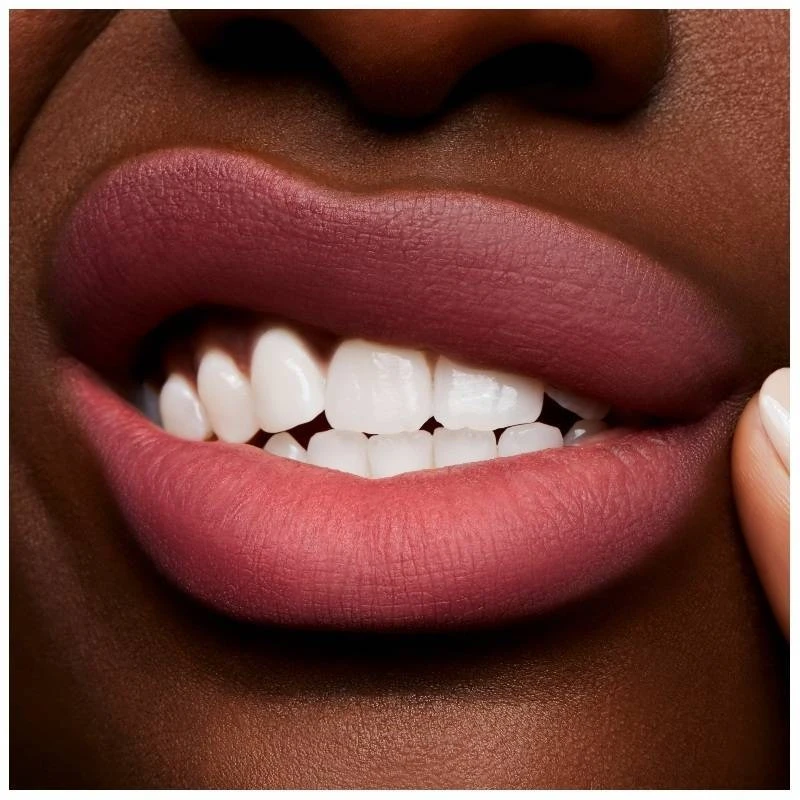 MAC Powder Kiss Liquid Lipcolour 3 Gr. - A Little Tamed 7 MAC Powder Kiss Liquid Lipcolour 3 Gr. - A Little Tamed - Billede 5